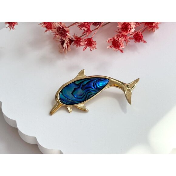 Dolphin Figural Faux Blue Abalone Gold Toned 90's Vintage Lapel Brooch Pin - Picture 9 of 10